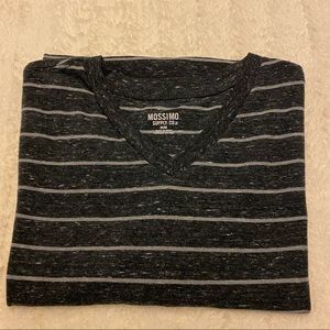 Mossimo v neck t-shirt